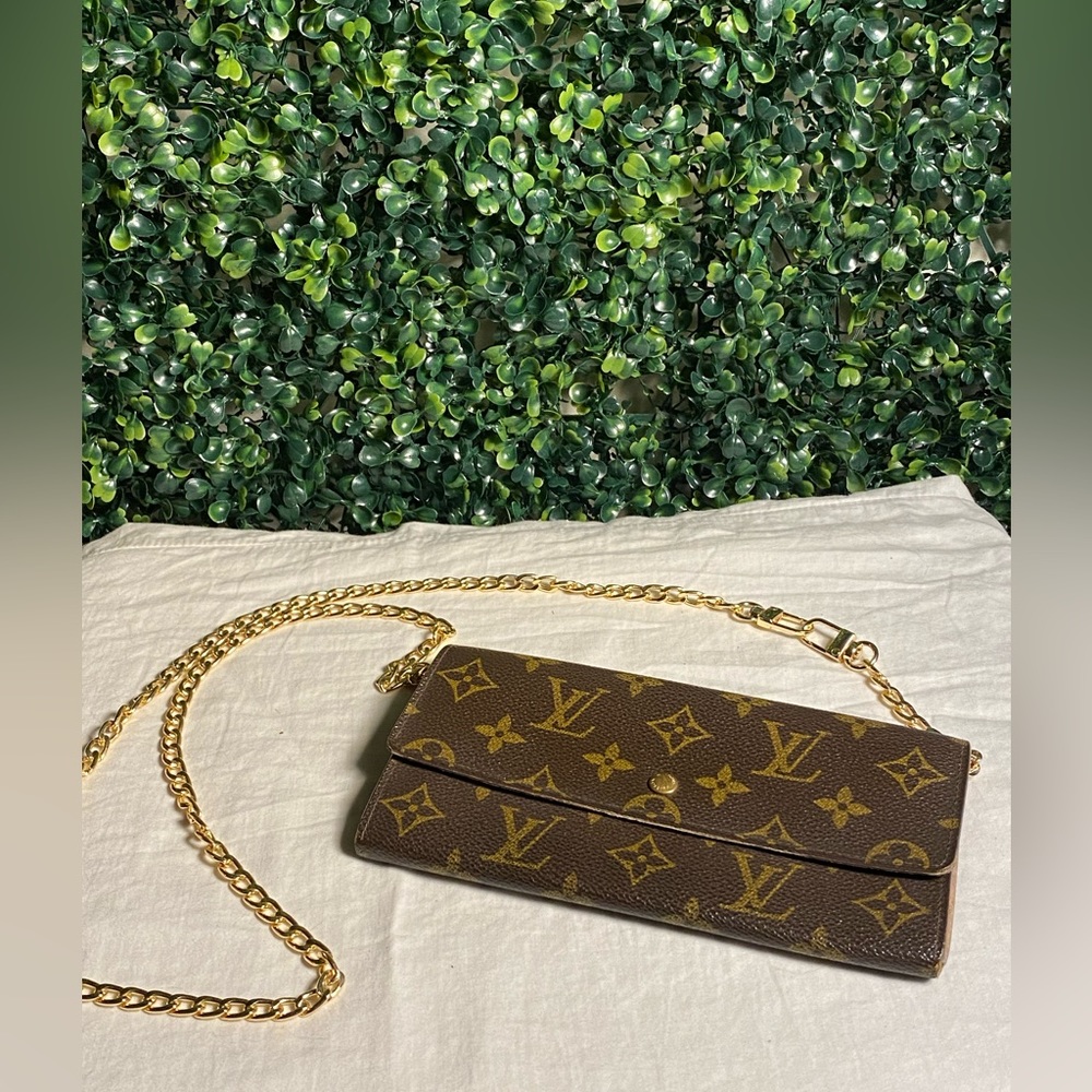 Louis Vuitton Wallet - Picture 8 of 16